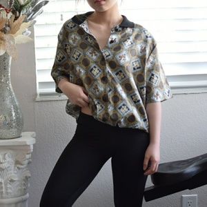 SOLD!! Vintage Oversized button up collared shirt